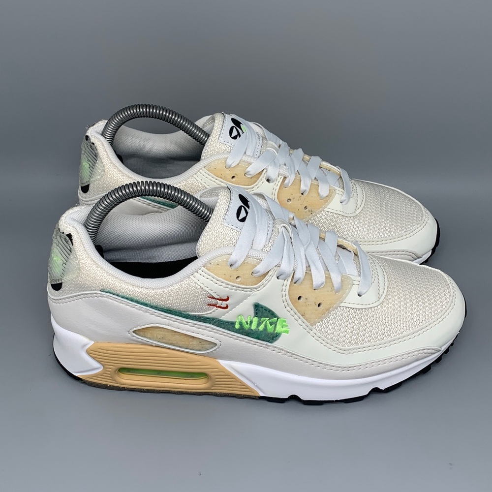 Nike Air Max 90 SE Summit White‎ Green Running Shoes DO9850-100 Women’s Sz 9